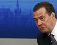 Явно застудил голову: Медведев внезапно набросился на Зеленского, выдав очередную порцию маразма
