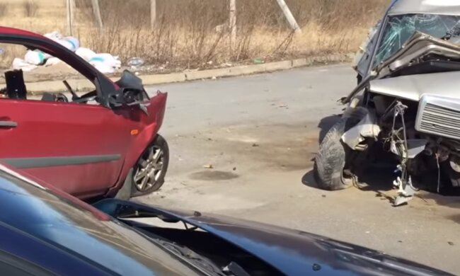 Разбитые авто: скрин с видео
