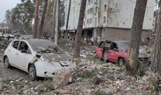 Вот что творят россияне: под Киевом авиаударом разрушены жилые дома. Это Ирпень