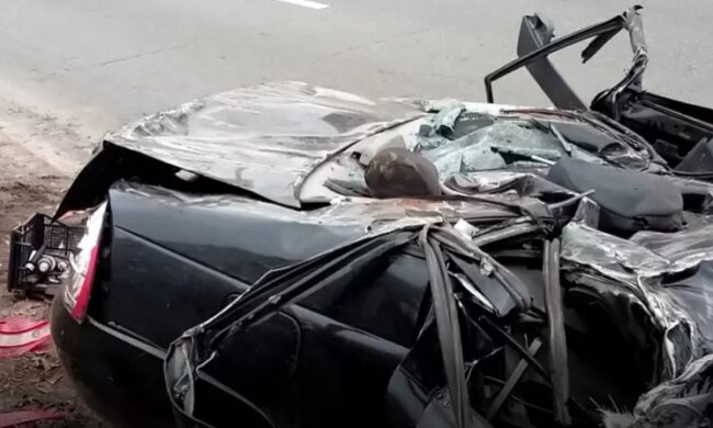 У Києві танк переїхав авто, фото: youtube.com