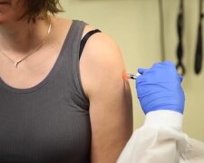 Будут отстранять от работы: МОЗ озвучил профессии для обязательной вакцинации