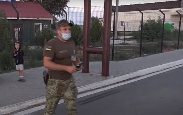 КПП на кордоні з Кримом. Фото: скріншот YouTube-відео.