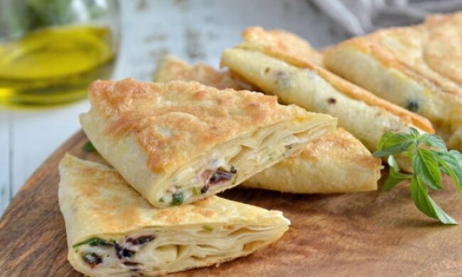 Пирожки из лаваша с сыром на сковороде, фото: youtube.com