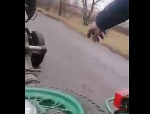 Так держать! Украинские селяне на мотоцикле "отжали" миномет у россиян. Видео