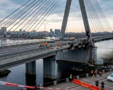 Рух через мости Києва різко обмежили