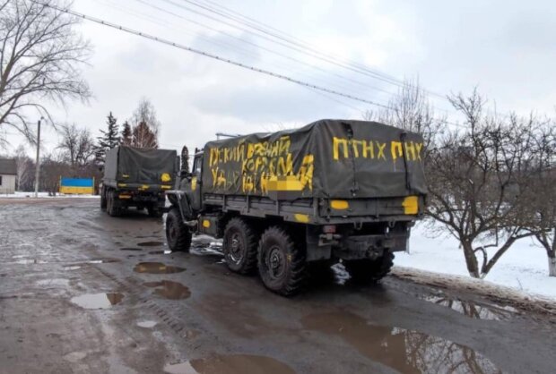 Здають цілі колони: російська армія передала ЗСУ 10 своїх танків і ракетний комплекс. Фото