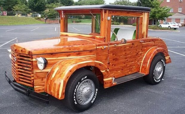 Дерев'яний автомобіль