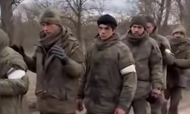 Началась грызня: российские военные грабят друг друга и убегают