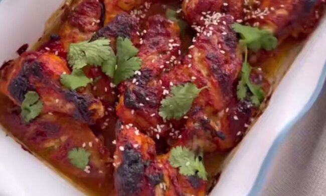 Курячі крильця в медово-томатному маринаді, кадр з відео