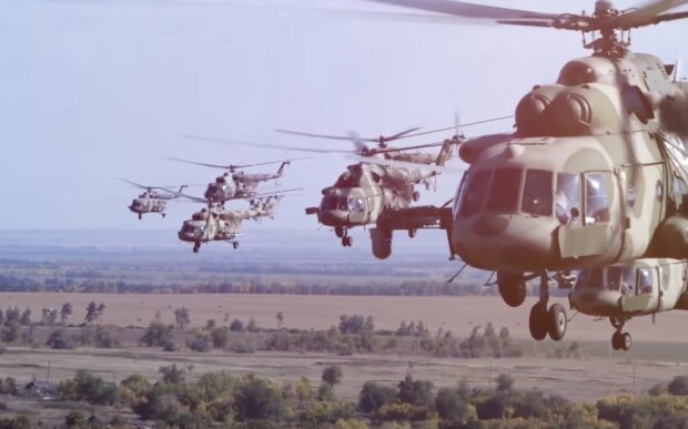 До Білорусі заходять перші ешелони з російською військовою технікою. Вводять солдатів і офіцерів