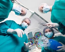 Стоматологи