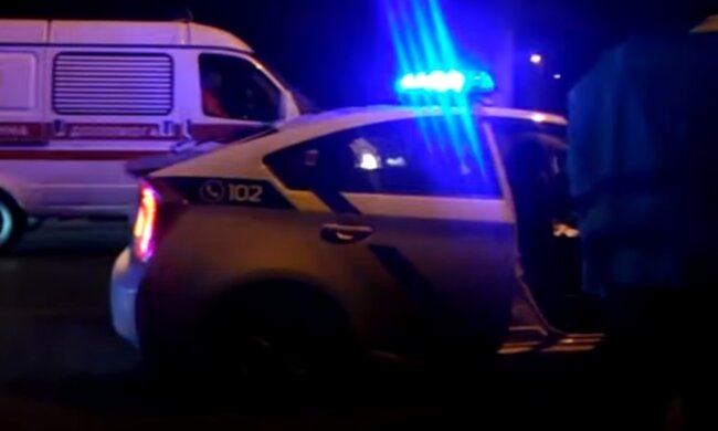 Ніби пропустили через м'ясорубку. У Києві таксі протаранило фуру, фото