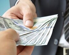ПриватБанк меняет услугу по обмену долларов: за что придется доплачивать