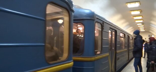 В киевском метро ЧП: полиция бессильна. Первые фото