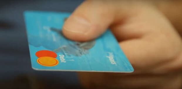 Обнуляє кредитний ліміт без попередження. Клієнти знову почали скаржитися на ПриватБанк