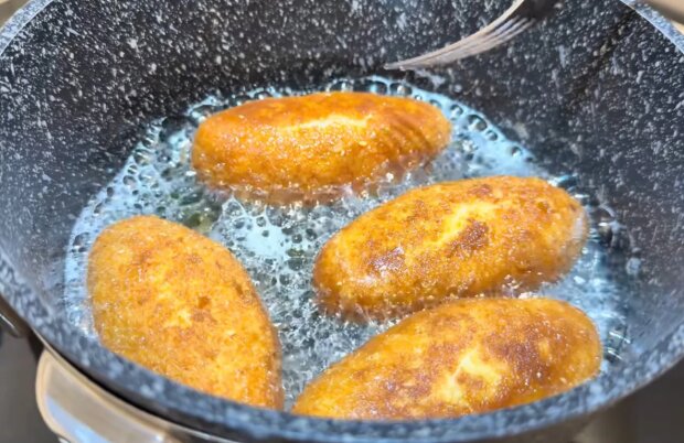 Курячі котлети з грибами та сиром, кадр з відео