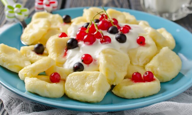 Мука совершенно не нужна: рецепт ленивых вареников с манкой и творогом