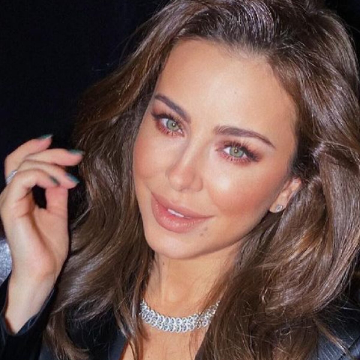 Қыздардың фотосуреттері көкірекшелер мен колготкидегі секс