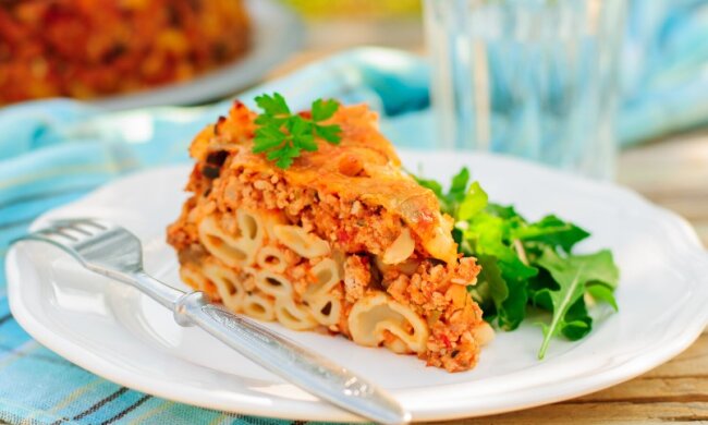 Запіканка з фаршу та макаронів, фото: youtube.com