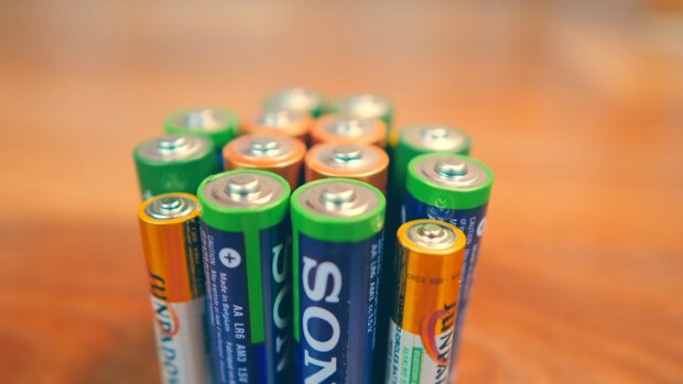 Батарейки. Фото: YouTube