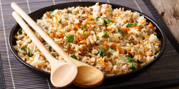 "Насыпьте мне с горочкой": рецепт риса с фаршем, фасолью, кукурузой и сладким перцем