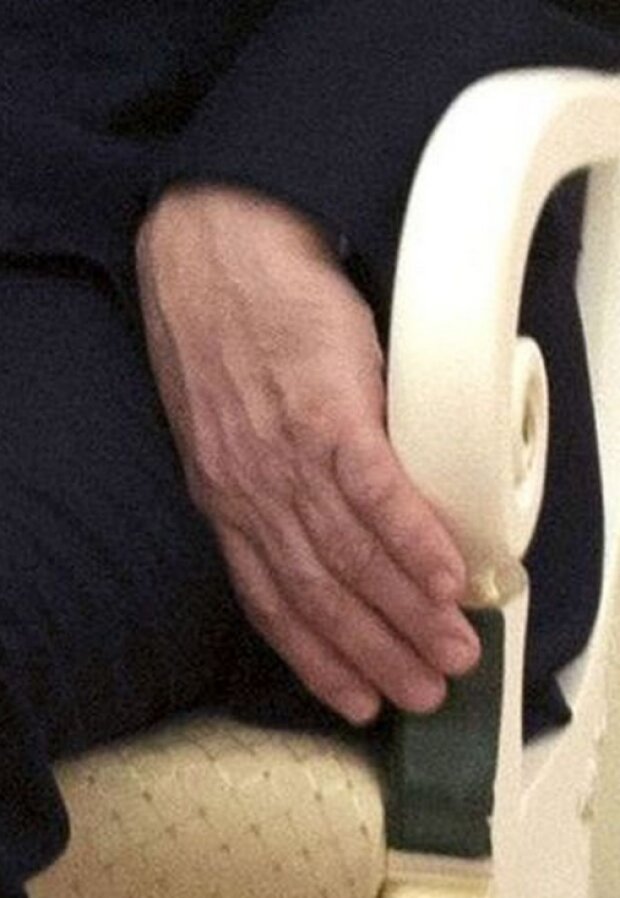 Фиолетовая рука Путина