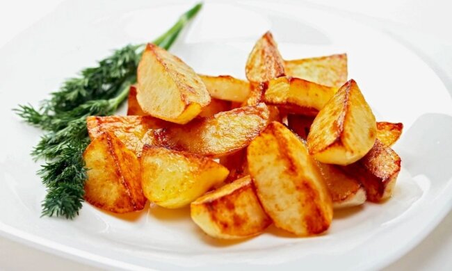 Як у бабусі в селі: секрет приготування ідеальної смаженої картоплі з ніжною скоринкою