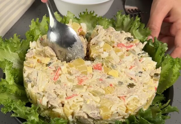 Салат "Столичный", кадр из видео