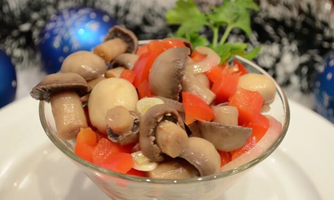 Мариновані гриби з болгарським перцем