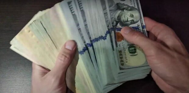 Доллар продолжает дорожать: Нацбанк озвучил обновленные курсы валют