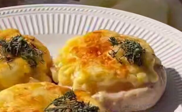 Куриный гнезда с ананасами, кадр из видео