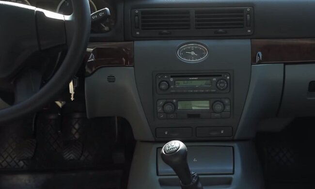 Салон авто: скрин с видео