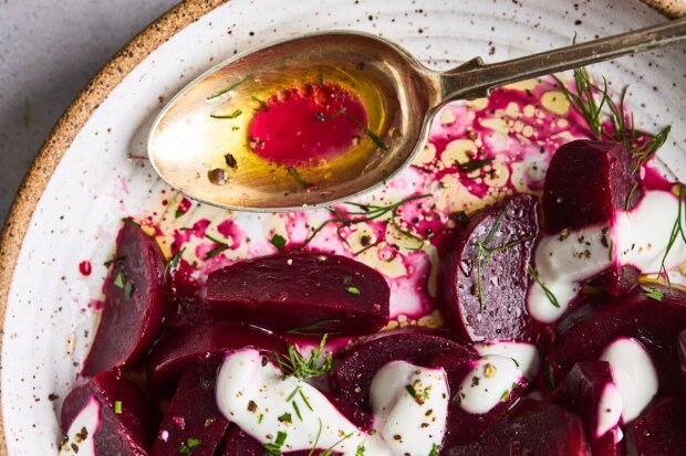 Вкусно и очень полезно: рецепт салата с буряками по-гречески