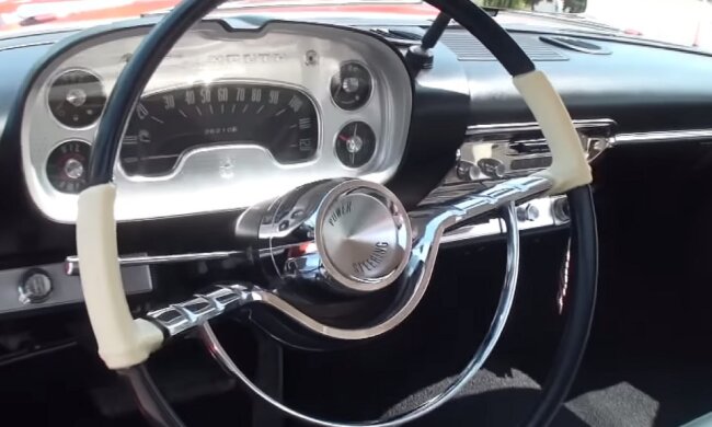 Салон автомобіля: скрін з відео