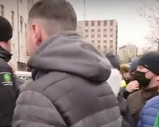Украину охватили массовые бунты: люди выходят на улицы, уже выезжают колонны на Киев