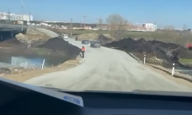 Для тих, хто їде до Києва та Ірпеня: відновлено важливий міст, можна проїжджати. Відео