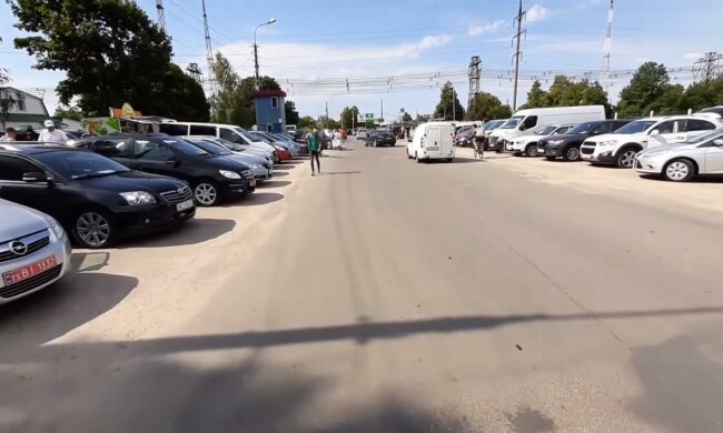 Знову здирництво. Українським водіям підсунули нові податки на авто