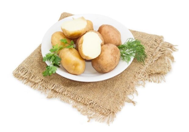 За 2 хвилини не встигнеш: прості хитрощі, які допоможуть швидко зварити картоплю