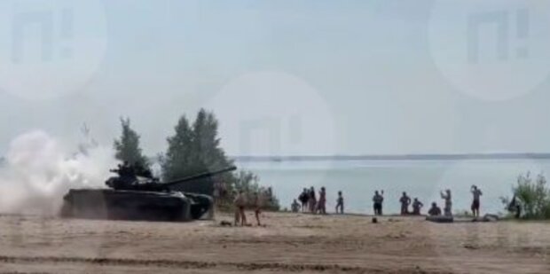 Російський танк на пляжі
