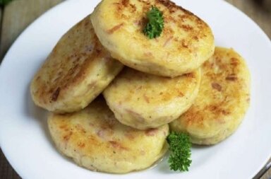 Краще будь-яких пиріжків: рецепт ситних картопляників із сиром, від яких ви точно не відмовитеся