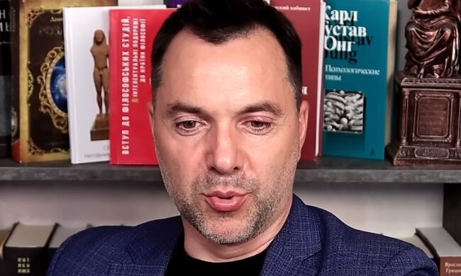 Арестович розповів, як Путін грабує свою ж армію: "Чотири полки знищили приблизно за два тижні"