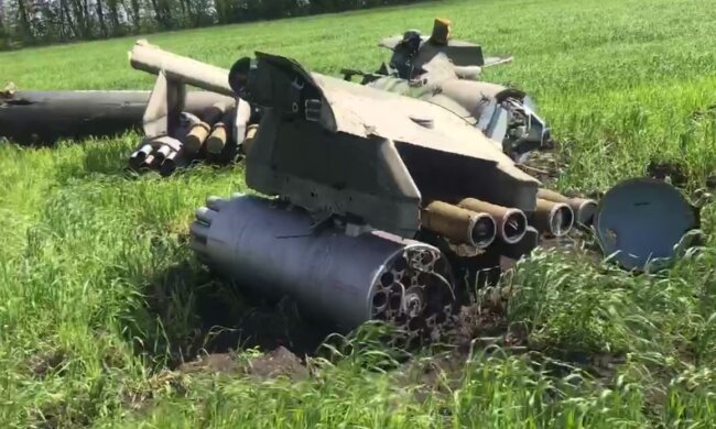 "Зроблено в Італії": ЗСУ знайшли цікаву річ на збитому російському вертольоті"Нічний мисливець". Відео