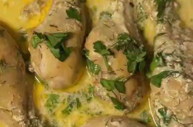 Курячі ніжки в сметанно-часниковому соусі, кадр з відео
