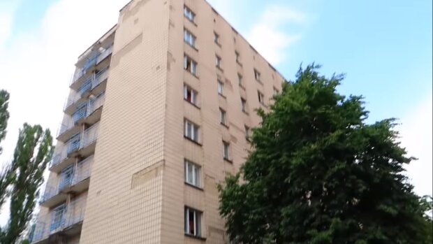 "Совковое жлобство". Украинец порвал сеть своим "балконом с нуля" в многоэтажке. Фото