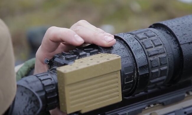 Експрес-доставка: ЗСУ скинули з дрона снаряд прямо в окоп з російськими військовими. Відео