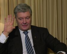 Явление Петра народу. В сети хохочут над возвращением Порошенко в Украину