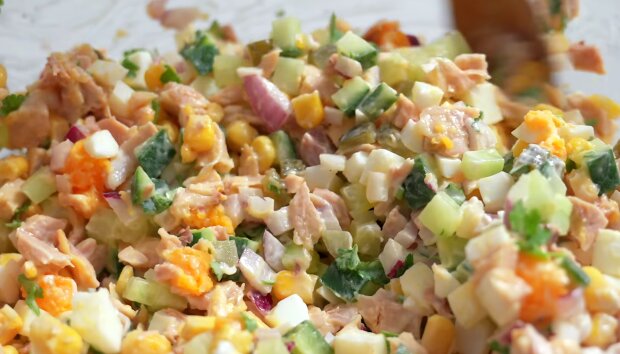 Салат з куркою без майонезу