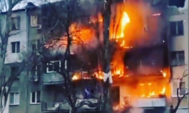 Мощный удар по Николаеву: горят жилые дома. Фото и видео последствий