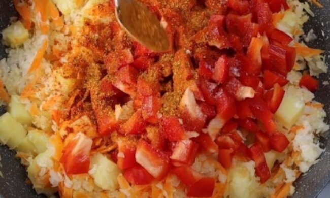 Побіжіть за добавкою: рецепт найніжнішої запіканки з капусти, картоплі, сиру і перцю