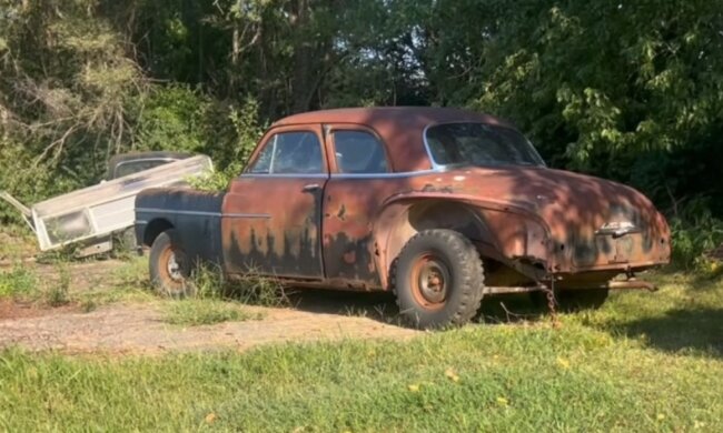 DeSoto Custom, кадр с видео